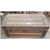 Image 1 : SMALL ANTIQUE TRUNK W/DOLLS