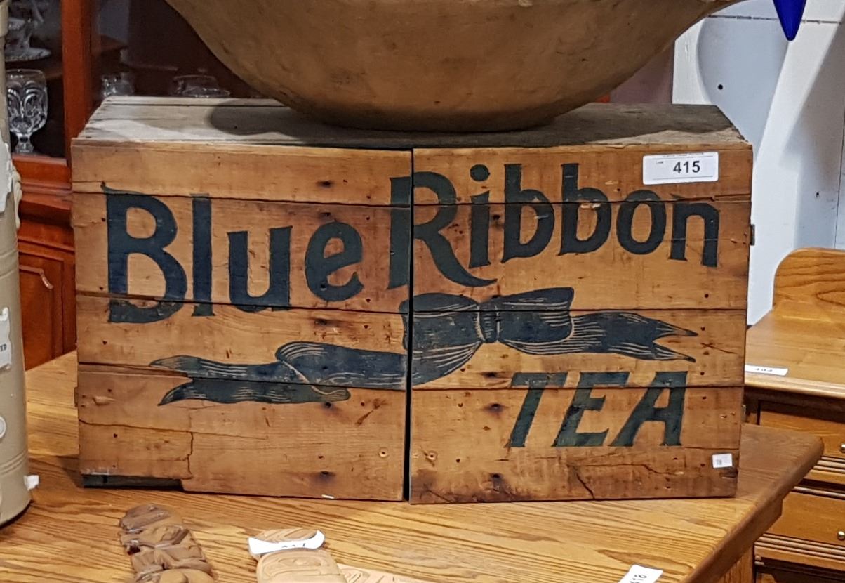BLUE RIBBON WOODEN TEA CRATE