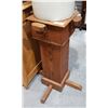 Image 1 : OAK PEDESTAL STAND