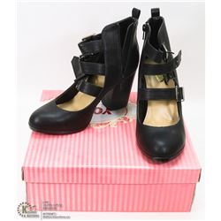 PAIR OF BLACK HIGH HEEL CLOSED TOE SHOES SIZE 8