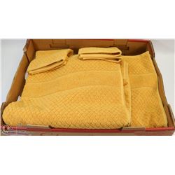 NEW 4PC COLOUR PLAY TOWEL SET - ORANGE