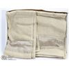 Image 1 : NEW 2PC FAMOUS HOME TOWEL SET