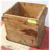 Image 1 : ANTIQUE WOOD CRATE