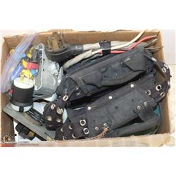 ELECTRICIAN POUCH WITH PLATES, PLUGS