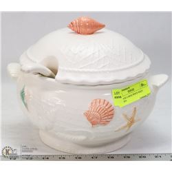 VINTAGE LARGE WHITE SOUP TUREEN