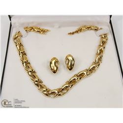 FIFTH  AVENUE NECKLACE AND EARRING SET IN CASE