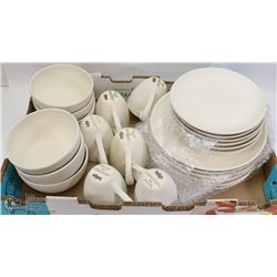 30PC WHITE INDIGO DISHWARE