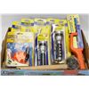Image 1 : FLAT OF FLASHLIGHTS AND HAND TOOLS