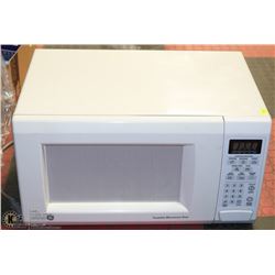 GE MICROWAVE WITH TURNTABLE