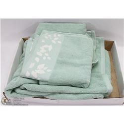 NEW 3PC WABASSO TOWEL SET - OUT OF THE SHOWHOME