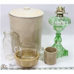 BOX OF VINTAGE ESTATE ITEMS