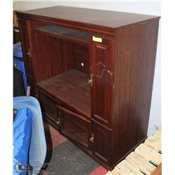 WOOD TONE ENTERTAINMENT CENTER
