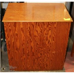 LARGE WOOD STORAGE BOX.
