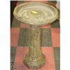 Image 1 : CEMENT BIRD BATH