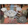 Image 1 : LARGE LOT OF GARDEN ORNAMENTS AND PLANTERS