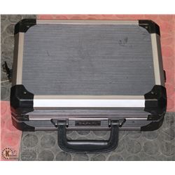 SAFARI METAL CARRY CASE