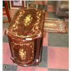 Image 2 : ITALIAN INLAID WOOD TEA CADDY