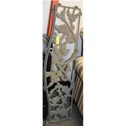 WROUGHT IRON DECORATIVE BIRD PLAQUE.
