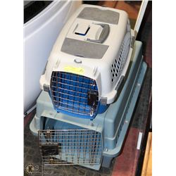 LOT OF 2 PET CARRIERS - 1 MEDIUM & 1 SMALL.