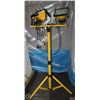Image 1 : DUAL HALOGEN WORK LIGHT ON YELLOW TRIPOD