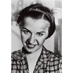 CINDY SHERMAN (b. 1954) UNTITLED signed, n...