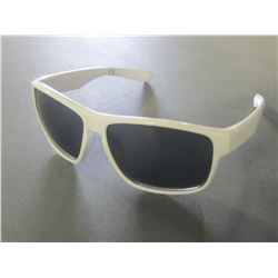 New Foster Grant Sunglasses / 100% Max block protection
