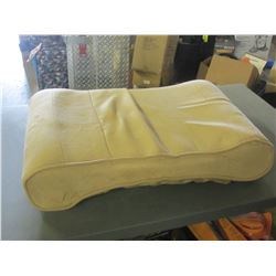 New Pet Bed 30 x 18  / cover zippers for easy washing