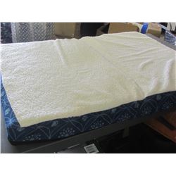 New Pet Bed 36 x 27  / cover zippers for easy washing