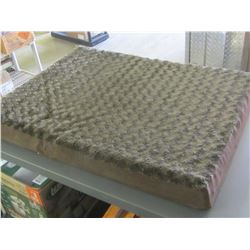 New Pet Bed 36 x 27  / cover zippers for easy washing