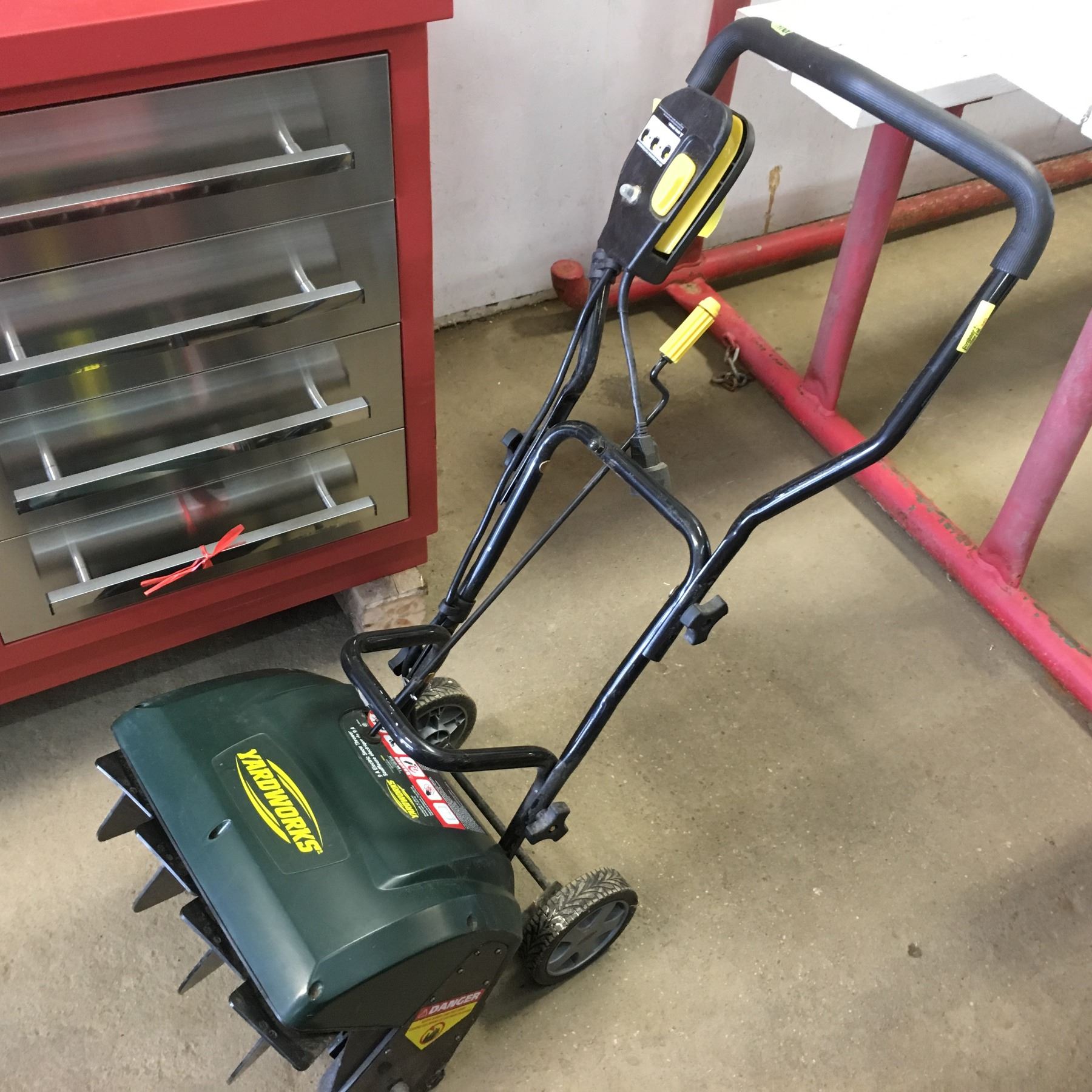 Yardworks Electric Snowblower Yardworks Electric Snowblower