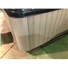 Image 5 : CAL SPAS TRANQUILITY 7' X 7' HOT TUB WITH 40 HALO SS JETS, 3 PILLOWS, 5.5 KW HEATER,
