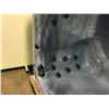 Image 3 : CAL SPAS HEAVEN 7' X 7' HOT TUB WITH 40 HALO SS JETS, 3 PILLOWS, 5.5 KW HEATER,