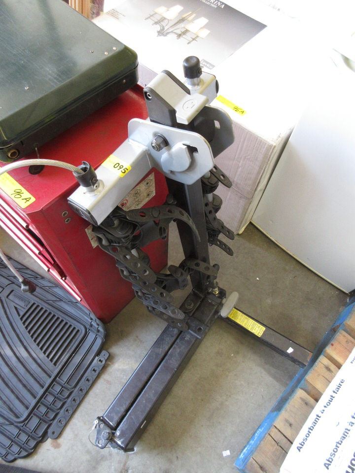 Thule Hitch Mount 4 Bike Swing Away Bike Carrier