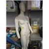 Image 1 : Full Size Female Mannequin Form