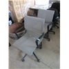 Image 1 : 2 Swivel Office Chairs
