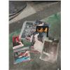 Image 1 : 26 Liberace Post Cards and Photographs