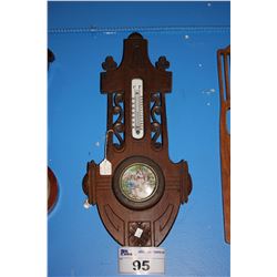 VINTAGE WOOD THERMOMETER