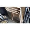 Image 3 : 4 PLASTIC PATIO CHAIRS