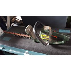 BLACK AND DECKER HEDGE TRIMMER