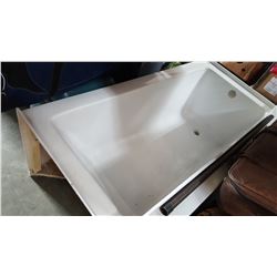 5 FT SKIRTED BATHTUB