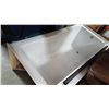 Image 1 : 5 FT SKIRTED BATHTUB
