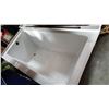 Image 2 : 5 FT SKIRTED BATHTUB
