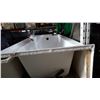 Image 3 : 5 FT SKIRTED BATHTUB