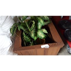 ARTIFICIAL PLANT IN WOOD PLANTER