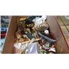 Image 2 : TRAY OF COLLECTOR ITEMS