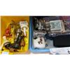 Image 3 : TRAY OF CURRENCY SCALES, COLLECTABLES, AND LIQUOR BOTTLE SPOUTS