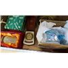 Image 3 : TRAY OF COLLECTABLES, PENDENTS, AND ORNAMENTS