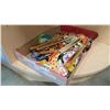 Image 1 : COLLECTIBLE BUTTONS AND MINI HOCKEY STICKS