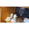 Image 2 : SHELF LOT ESTATE GLASS CHINA AND CANNISTERS