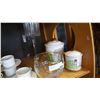 Image 3 : SHELF LOT ESTATE GLASS CHINA AND CANNISTERS